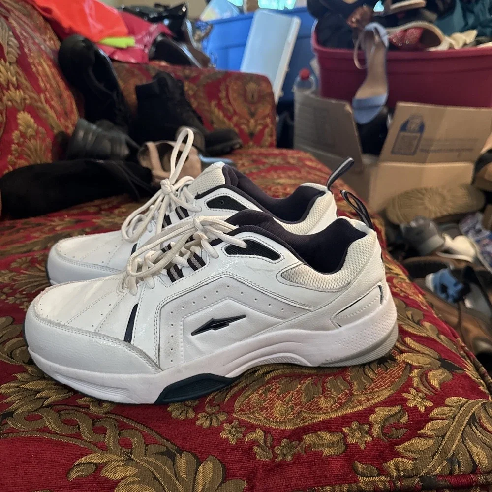 Avia Men's Leather Walking Shoes Size 11 W Memory Foam Lace-up Lightweight